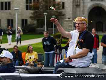 Community members cheer, reminisce during UT Homecoming Parade