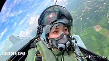 Thai Queen makes first solo flight in fighter jet