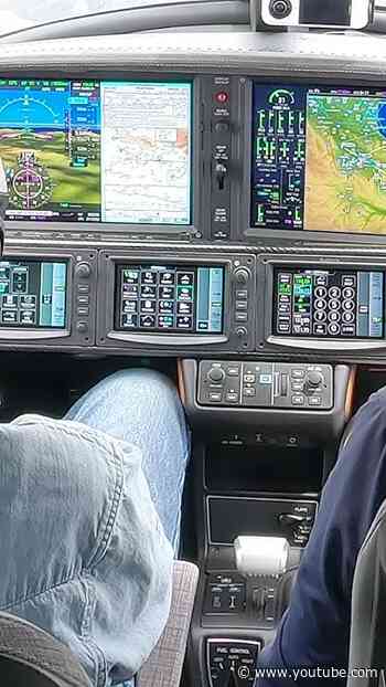 Jay Spots an In-N-Out From the Cockpit