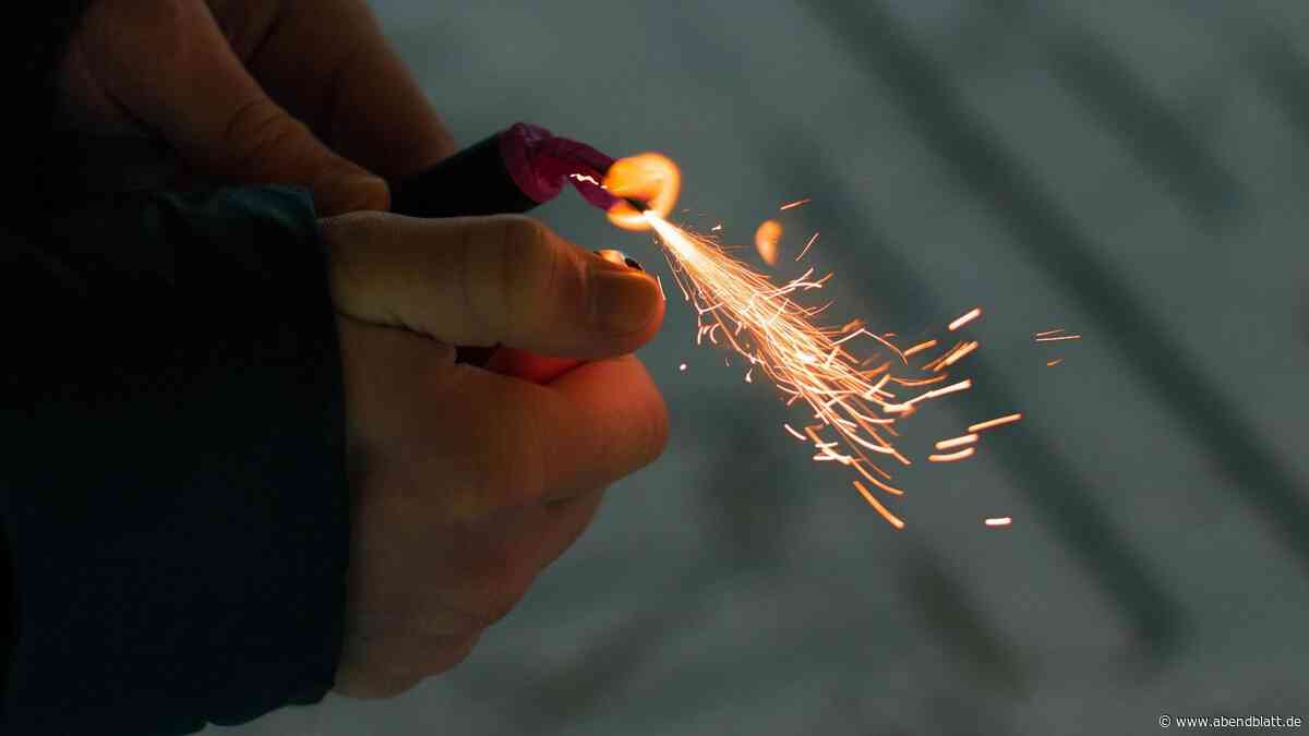 Böller in der Hand explodiert: Junge (13) verliert Teile der Hand