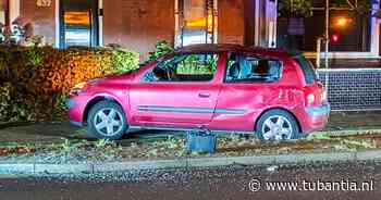 Auto slaat over de kop in Enschede, bestuurder gewond