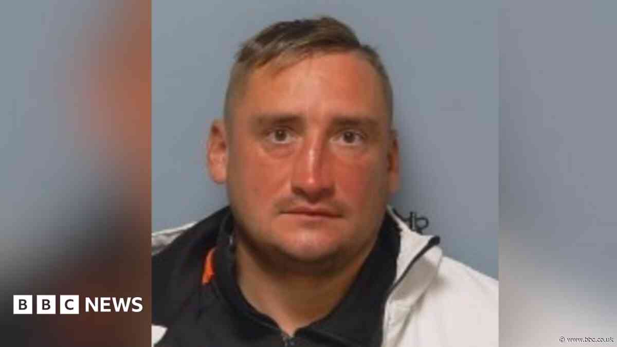 'Migrant taxi service' smuggler deported from UK