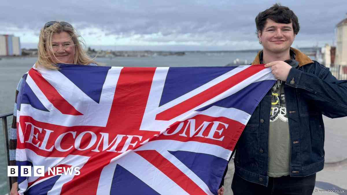 Emotional homecoming for HMS Dragon