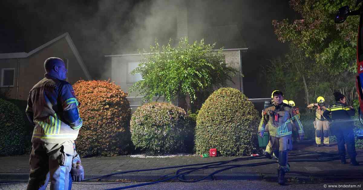 Hulpdiensten redden hoogbejaarde bewoonster uit brandende woning in Bavel