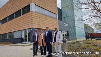 Crown feiert 40 Jahre Produktion in Roding