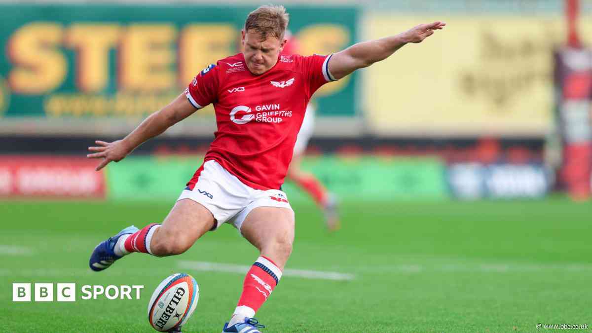 Costelow kick seals Scarlets' first league win