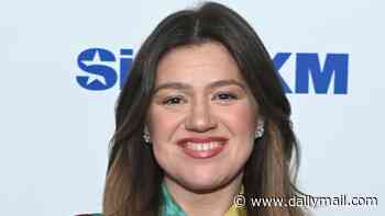 Kelly Clarkson furiously tears into Brooklyn shop she claims treated her 'like Julia Roberts in Pretty Woman'