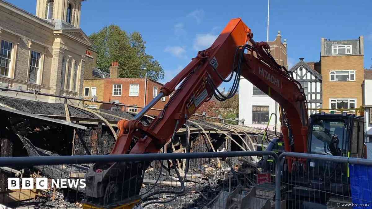 Traders face nine-day market closure after fire