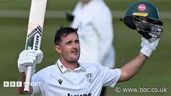 Roderick signs new deal until 2028 with Worcestershire