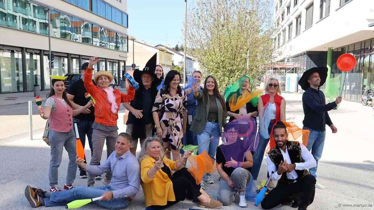 Akrobatik, Streetfood und offene Geschäfte: Bürger lassen sich ihr Straßenkunstfestival nicht nehmen