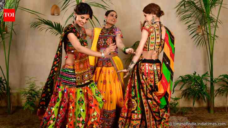 How to drape a dupatta differently on your Navratri chaniya choli: 5 easy styles, from the classic shoulder drape to the Gujarati seedha pallu