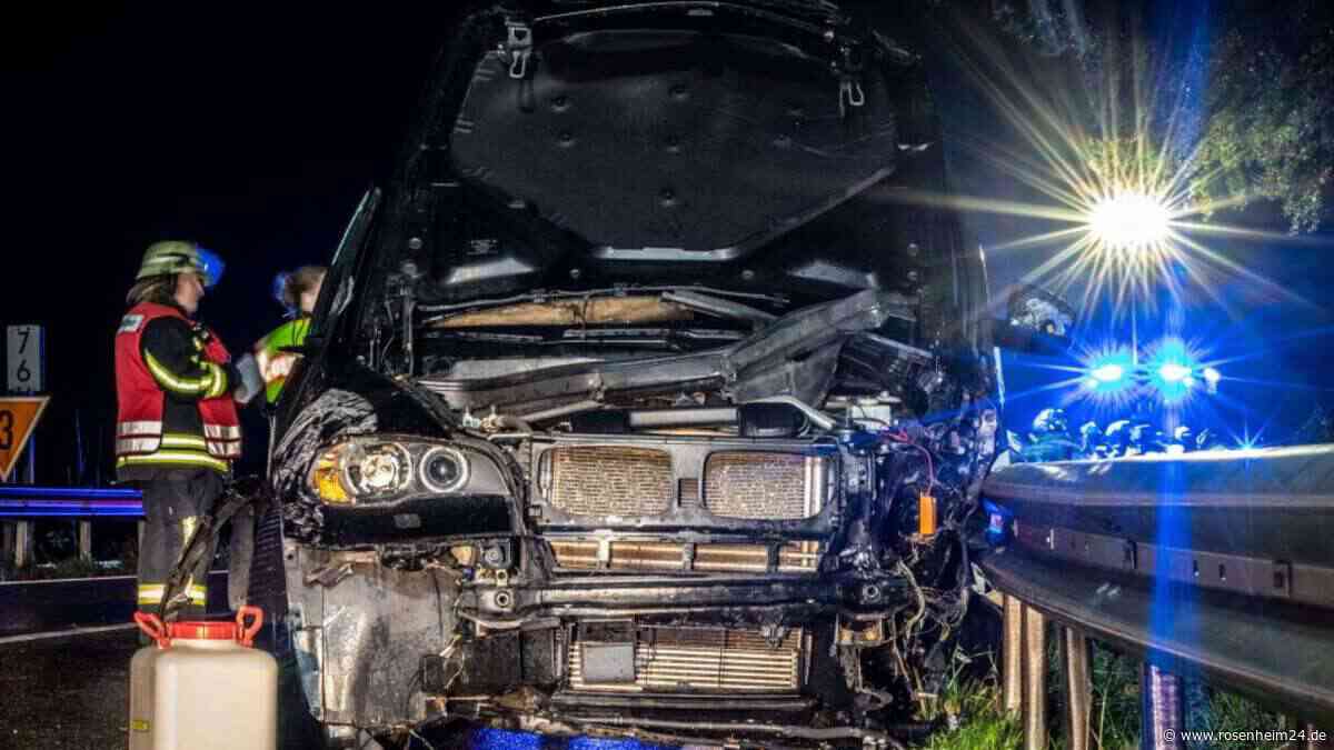 Sieben Verletzte bei Frontal-Crash auf B304 – zwei Autos völlig zerstört