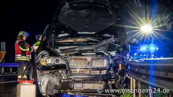 Sieben Verletzte bei Frontal-Crash auf B304 – zwei Autos völlig zerstört
