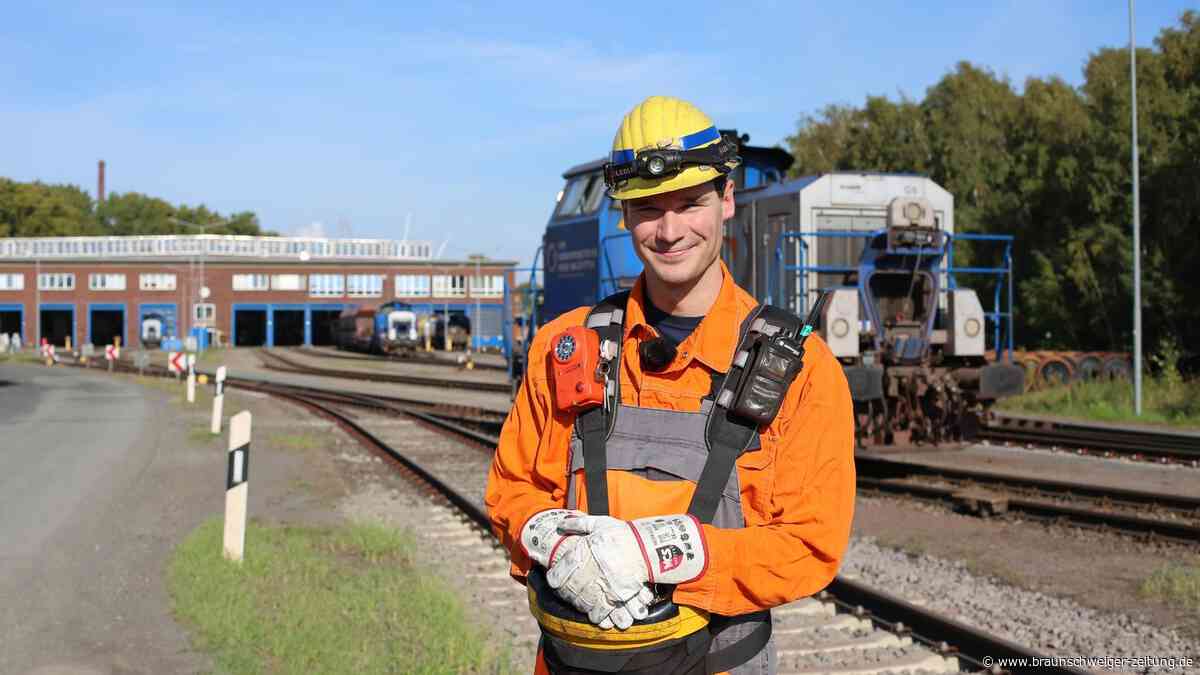 700 Meter lange Züge, glühender Stahl: Der Alltag eines Lokführers im Stahlwerk