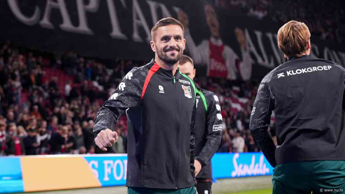 Tadic geëmotioneerd bij terugkeer in ArenA: 'Een soort gevecht met jezelf'
