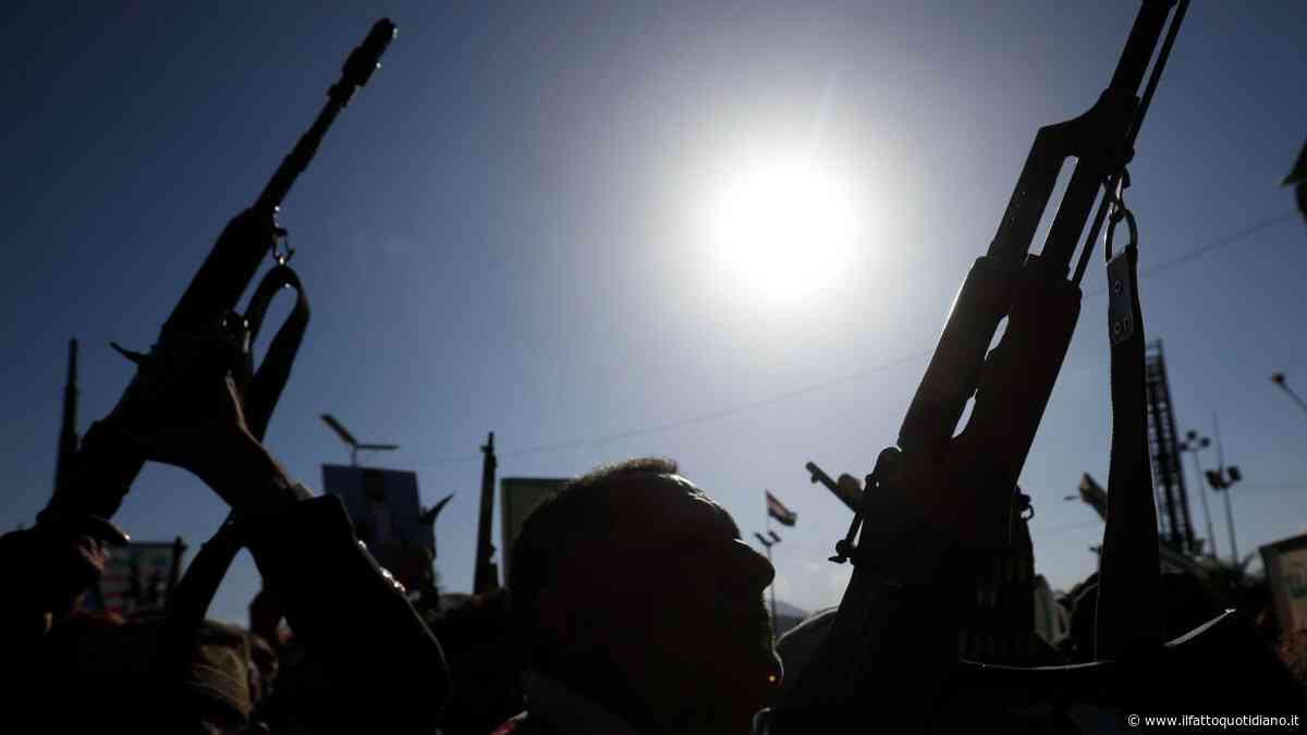 Riad, attacco degli Houthi all’aeroporto: 12 morti e 309 feriti. Trump: “Inaccettabile”, l’Onu: “Grave escalation”