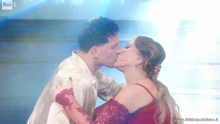 “Di cosa dovrei essere gelosa? Ho sentito parlare di triangoli, sudore, corpi. Ci vuole altro per smovermi, non quattro gocce di sudore”: così Barbara D’Urso dopo il bacio tra Ornella Muti e Pasquale La Rocca a Ballando con Le Stelle
