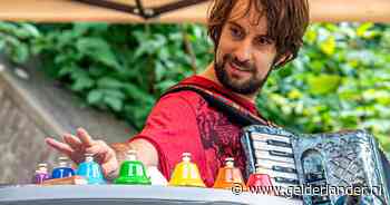 Luuk Lenders speelt folkconcert in Kasteel Rosendael in Rozendaal