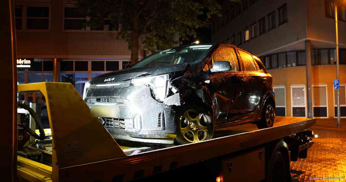 Bestuurder slaat op de vlucht na aanrijding in Apeldoorn, even later treft politie lege auto aan langs snelweg