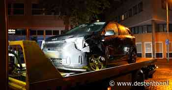 Bestuurder slaat op de vlucht na aanrijding in Apeldoorn, even later treft politie lege auto aan langs snelweg