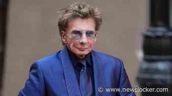 Barry Manilow (83) annuleert show na rentree op podium