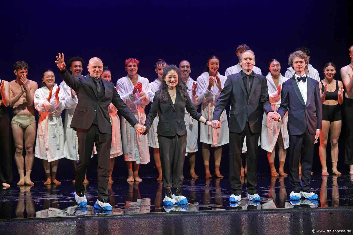 Im weißen Bademantel zum Schlussapplaus: Wie die Ballett-Premiere in Zwickau ankam