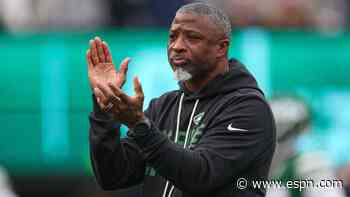 HOFer Ronnie Lott offers words of encouragement to Aaron Glenn as losses pile up