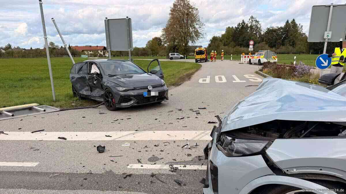 Heftiger Kreuzungs-Crash bei Rohrdorf: Golf GTI und BMW völlig zerstört