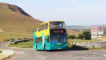 Peak District open-top bus boosted by heatwave summer