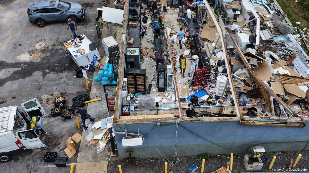 Hurricane Isaias kills at least 4, knocks out power to 900,000 across Gulf Coast