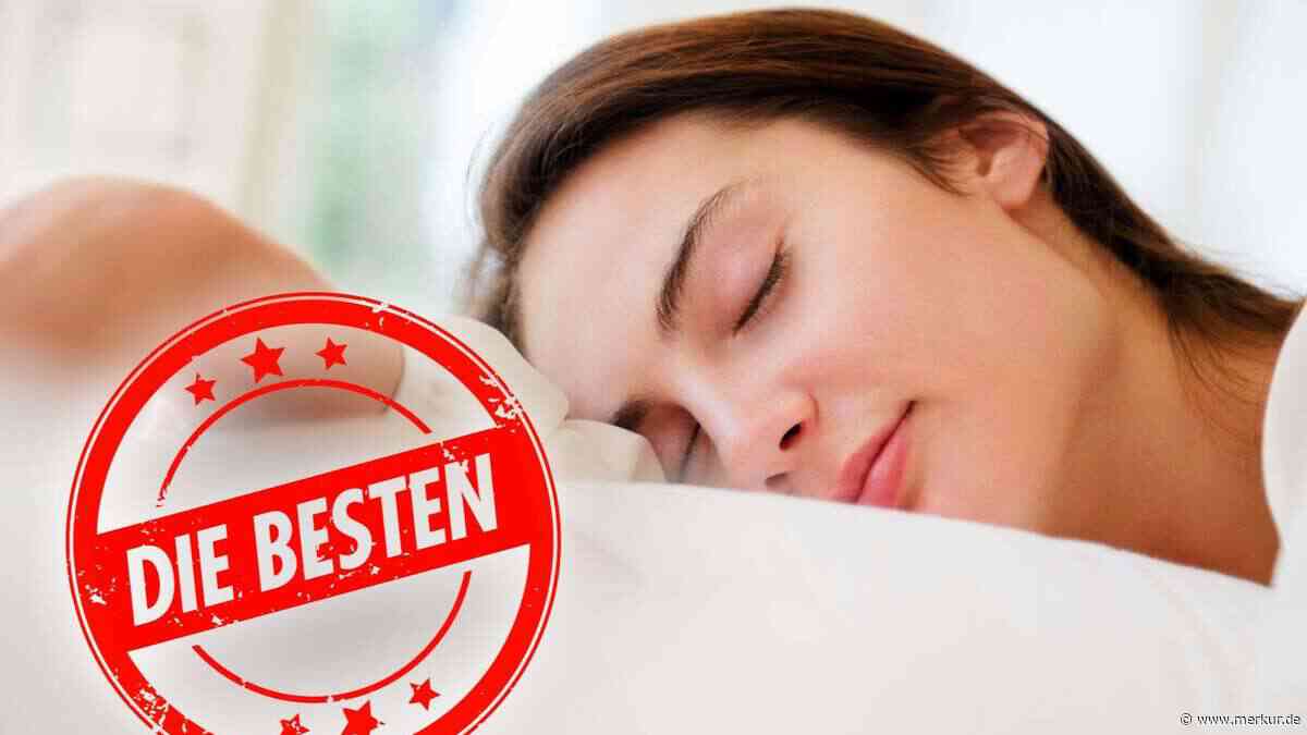 Als Seitenschläfer brauchen Sie ein spezielles Kissen – Tests verraten, welches das beste für Sie ist