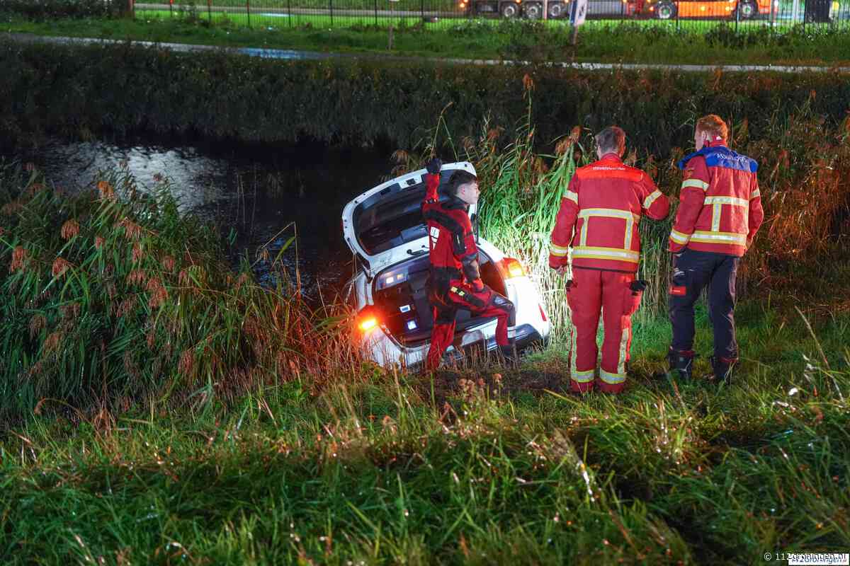Automobilist belandt in sloot bij Dublinweg Groningen