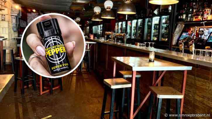 Vrouw spuit in het rond met pepperspray in café, 70 gasten naar buiten