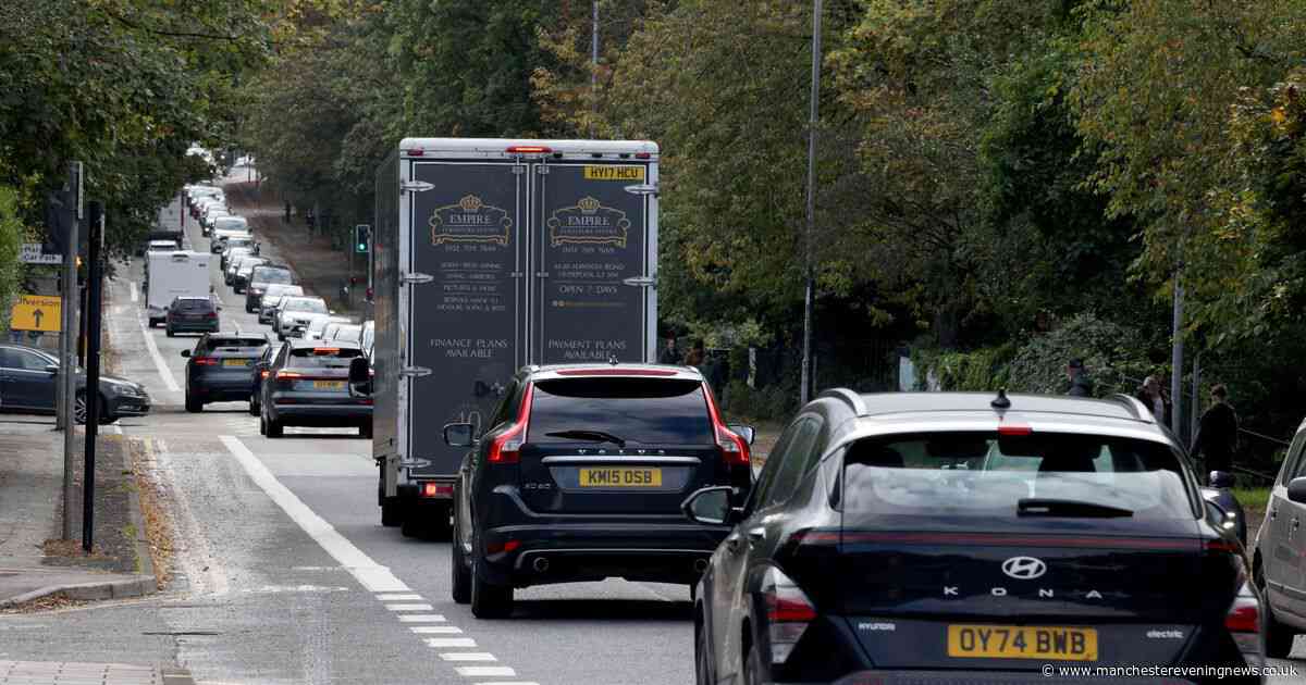 Photos show huge delays in Manchester as M60 Simister Island shuts all day