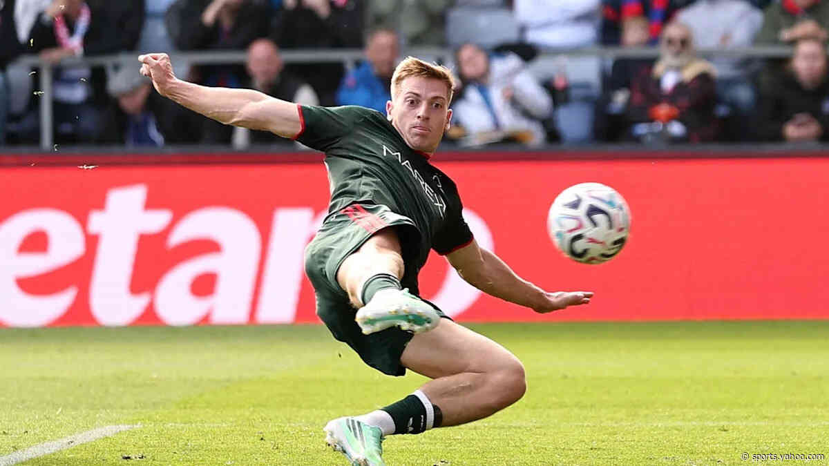 Stunning save or miss of the season? Palace keeper Walter Benitez denies Liam Delap from four yards