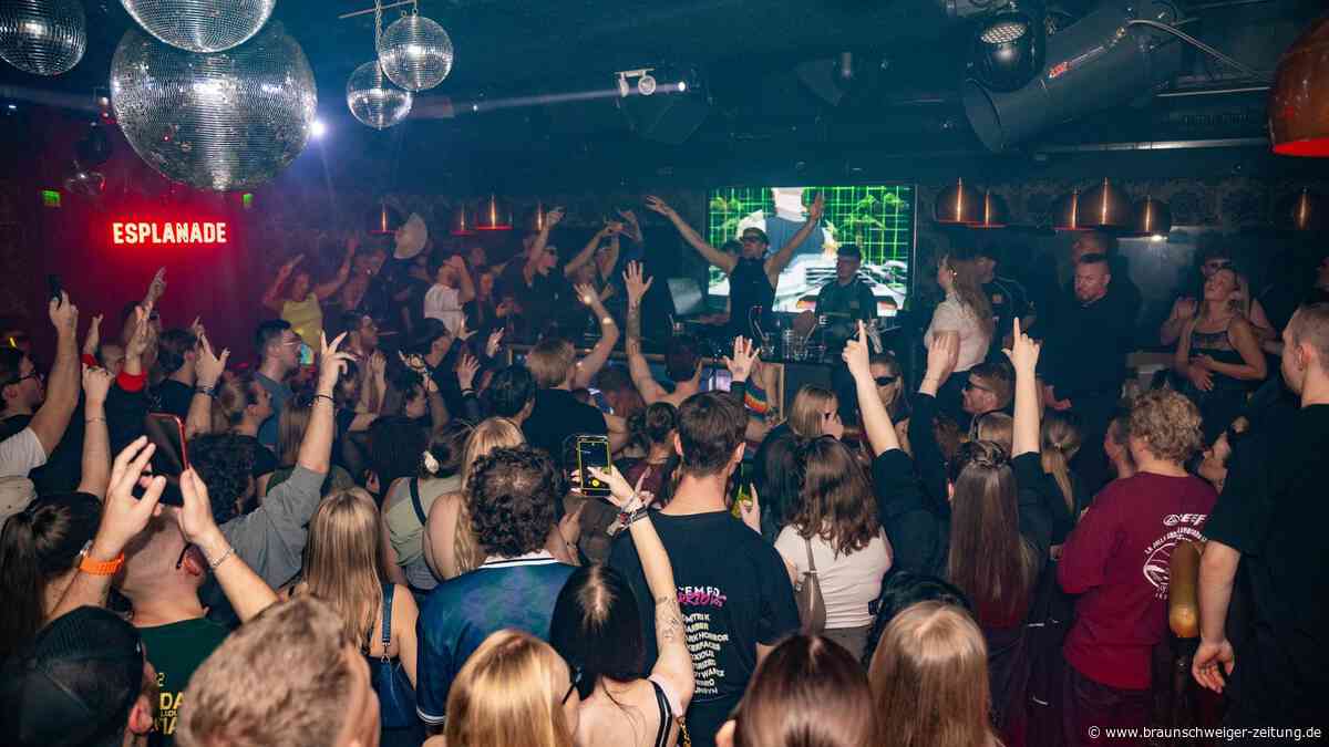 DJ-Influencer Rewi bringt Wolfsburgs Esplanade zum Beben – dann kommt die Polizei