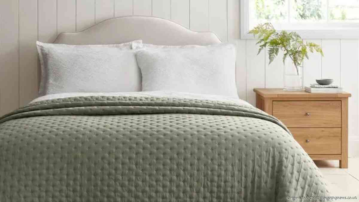 Dunelm shoppers say 'beautiful' £25 bedspread is warm but fits in the washing machine