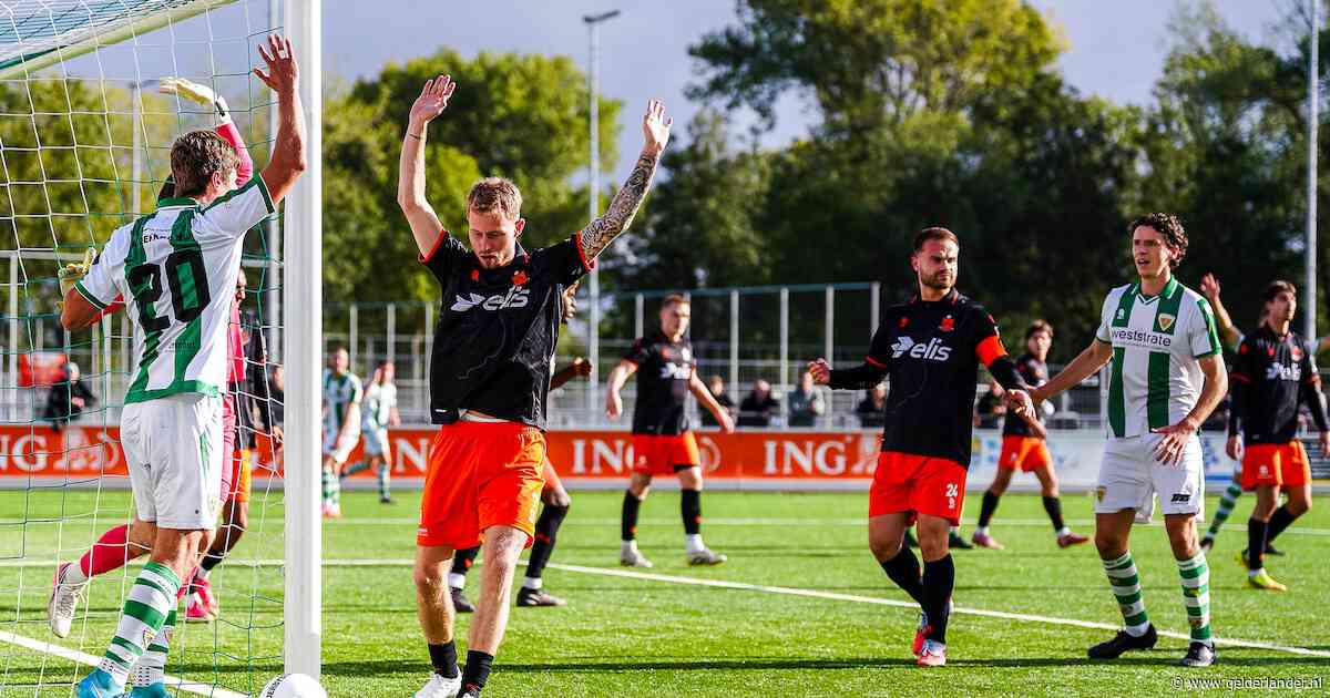 Arbitrale blunder helpt tweededivisionist aan punt: bal gaat naast, maar scheidsrechter geeft doelpunt