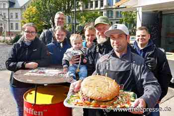Gersdorfer Kirmes mit launischem Wetter, Riesenburgern und Biersäulen