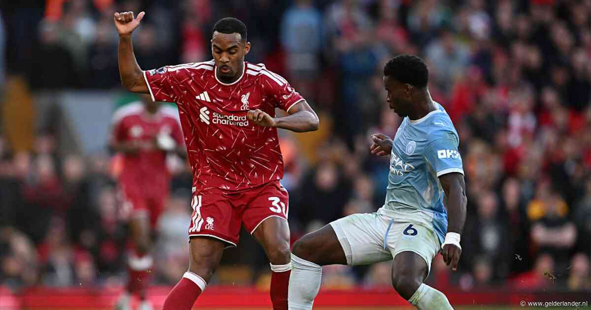 LIVE Premier League | Liverpool krijgt drie kansen in een minuut in beladen topper, City-spelers uitgejoeld bij elk balcontact