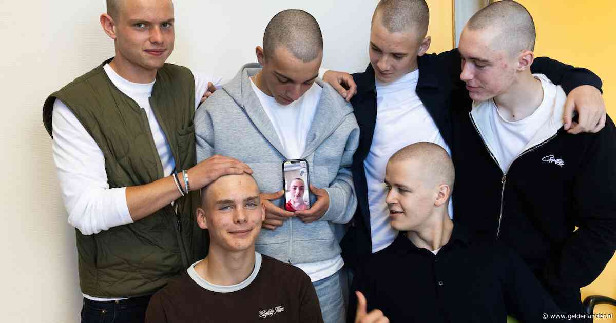 ‘Ik heb kanker’, zegt Bob (17) gortdroog tijdens feestje. Dan doen zijn vrienden dit