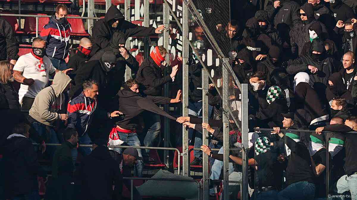 Derby-Krawalle in Köln: Eingetretene Sicherheitsscheiben: Gladbach-Fans randalieren im Block