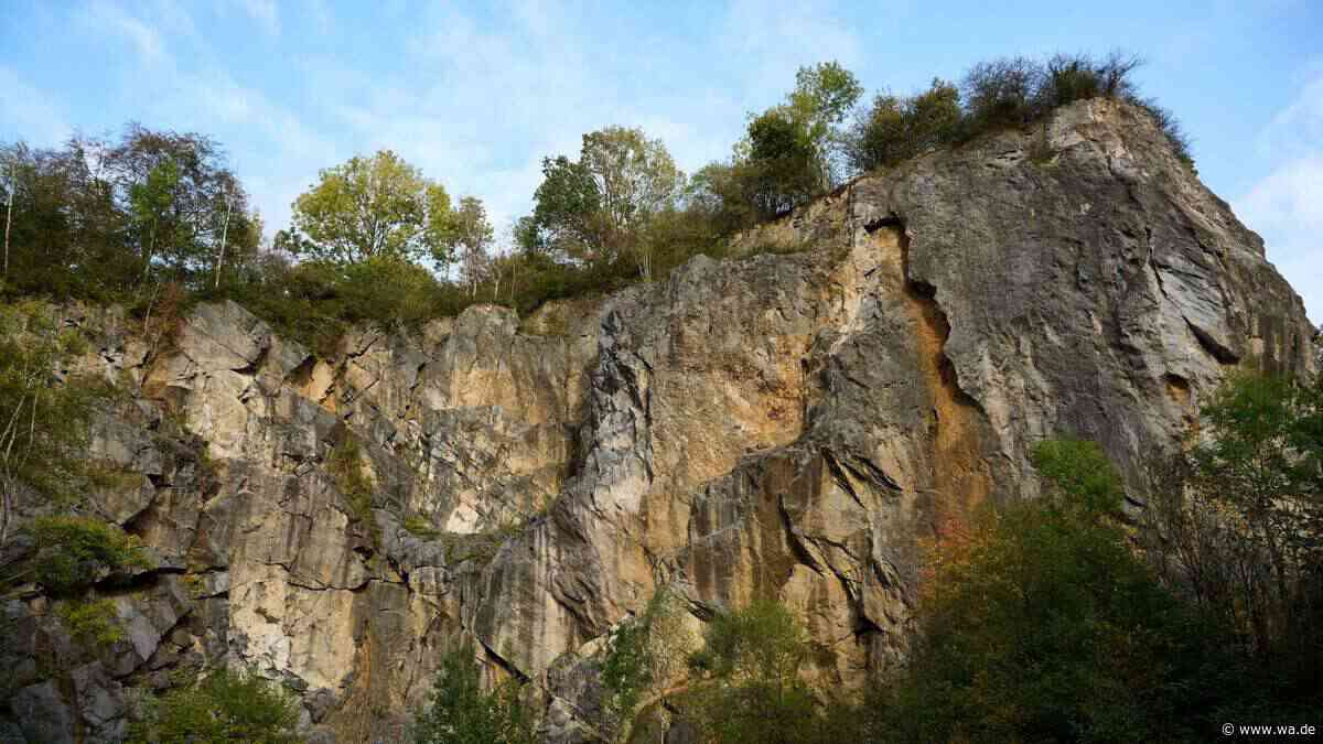 Tödlicher Unfall in ehemaligem Steinbruch – Frau (21) stürzte 15 Meter tief bei einem Bungee-Sprung