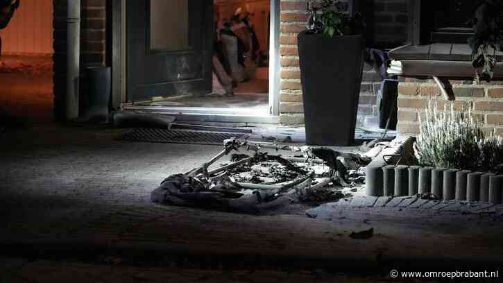 Harde knal en brandstichting voor de deur bij huis in Dongen