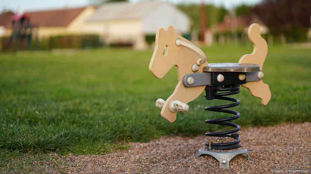 Jongen (10) belt 112 vanwege ruzie in speeltuin, agenten in gesprek met moeder