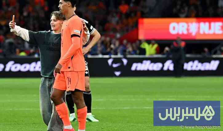 "سيلفي" مع لاعب يكلف فتى هولنديا المنع من الم
