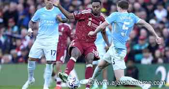 Buitenland: Gravenberch krijgt rood tijdens Premier League-topper, Cerny levert belangrijke assist