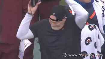 Washington Commanders head coach Dan Quinn smashes headset after QB Jayden Daniels' game-sealing error