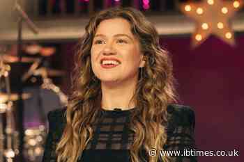 Kelly Clarkson's 'Pretty Woman' Shopping Row Takes a Bizarre Twist as Store Says Singing Bird She Wanted 'Isn't for Sale'