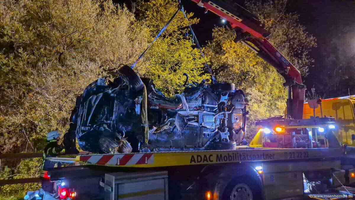 Auto stürzt in Bayern sechs Meter in Fluss – Mädchen (16) schwer verletzt